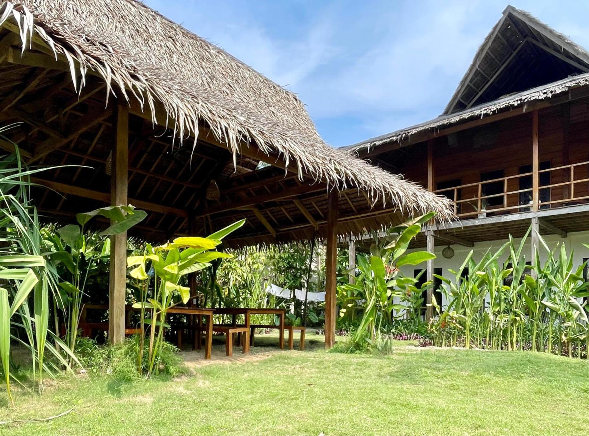 Siargao Sunflower Suites جنرال لونا المظهر الخارجي الصورة